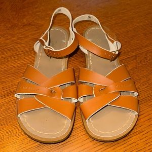 Hoy Shoes Leather Original Salt Water Sandals Light Brown size 7 Women’s